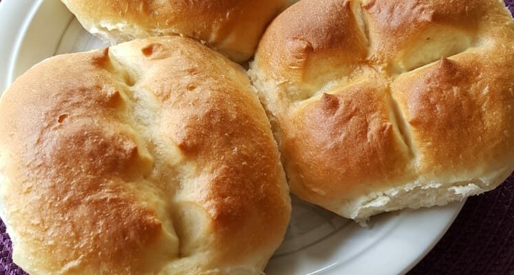 Fluffige Milchbrötchen