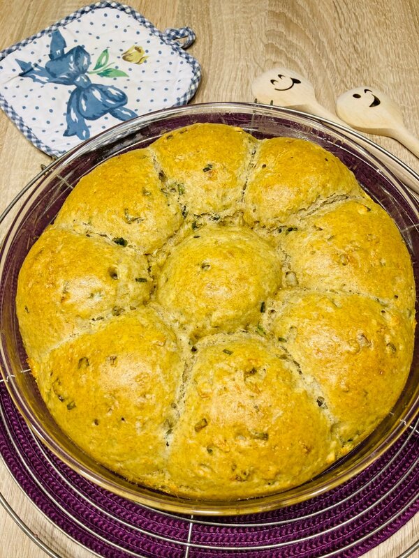 Zwiebelbrötchen in Auflaufform